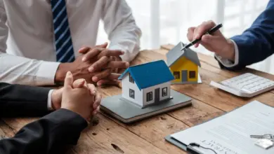 real estate broker agent presenting and consult to 2026 01 07 00 34 27 utc 1024x683 1