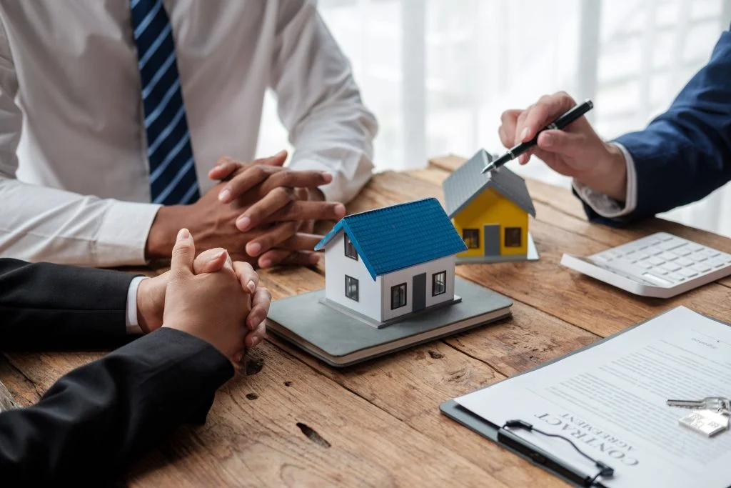 A Hands-Off Investor's Guide to Apartments Near University and Business Hubs 1 real estate broker agent presenting and consult to 2026 01 07 00 34 27 utc 1024x683 1